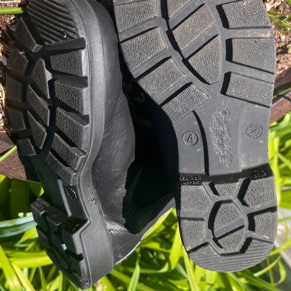 Blundstone Black Premium Leather Chelsea Boots - Picture 4 of 6